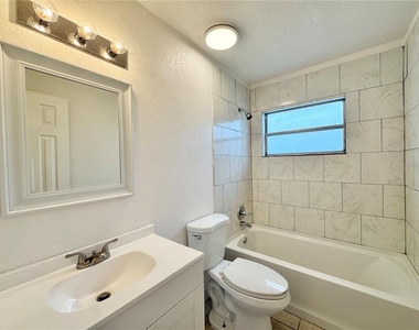 2559 Elm Avenue - Photo Thumbnail 12
