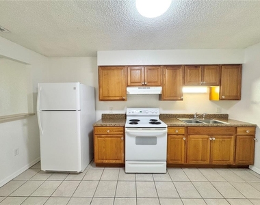 2559 Elm Avenue - Photo Thumbnail 5