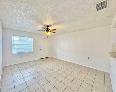 2559 Elm Avenue - Photo Thumbnail 8