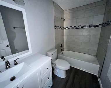 3761 Ne 40th Place - Photo Thumbnail 5