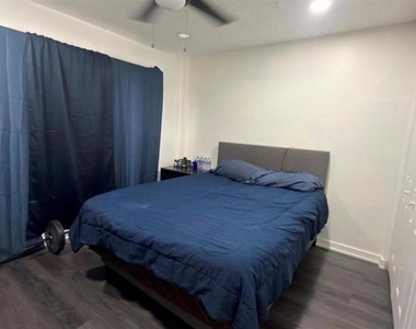 5304 Indian Creek Drive - Photo Thumbnail 12