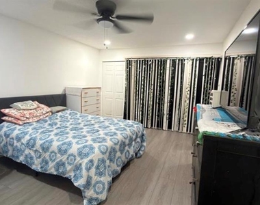5304 Indian Creek Drive - Photo Thumbnail 18