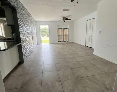 2302 E Dana Drive - Photo Thumbnail 2