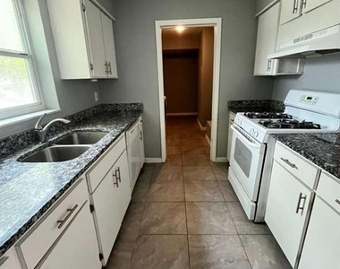 2302 E Dana Drive - Photo Thumbnail 4