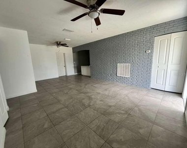 2302 E Dana Drive - Photo Thumbnail 3