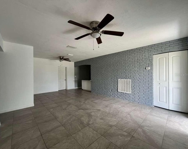 2302 E Dana Drive - Photo Thumbnail 7