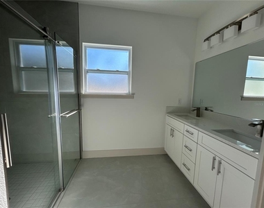 1531 W Gainsboro Lane - Photo Thumbnail 18