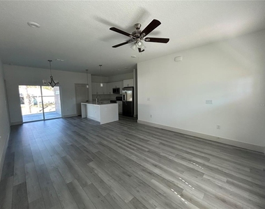 1531 W Gainsboro Lane - Photo Thumbnail 4