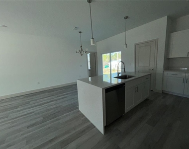 1531 W Gainsboro Lane - Photo Thumbnail 8
