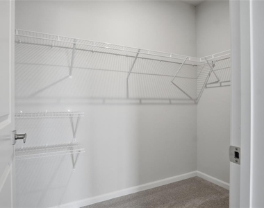 724 Cantaberry Drive - Photo Thumbnail 12