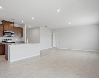 724 Cantaberry Drive - Photo Thumbnail 9