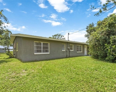 7612 Ficquette Road - Photo Thumbnail 4