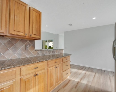 905 Main Street - Photo Thumbnail 10