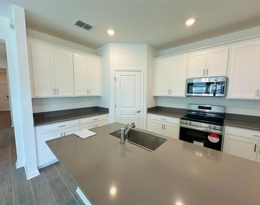 2665 Armstrong Avenue - Photo Thumbnail 7