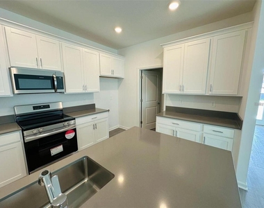 2665 Armstrong Avenue - Photo Thumbnail 6
