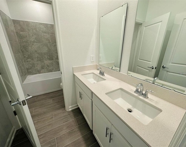 2665 Armstrong Avenue - Photo Thumbnail 18