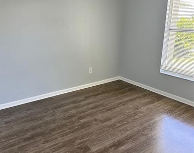 3218 Bearclaw Way - Photo Thumbnail 11