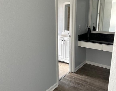 3218 Bearclaw Way - Photo Thumbnail 9