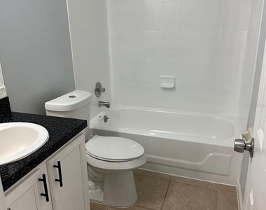 3218 Bearclaw Way - Photo Thumbnail 8