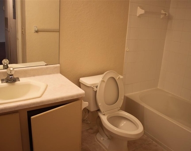 14036 Fairway Island Drive - Photo Thumbnail 5