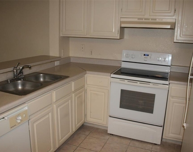 14036 Fairway Island Drive - Photo Thumbnail 18