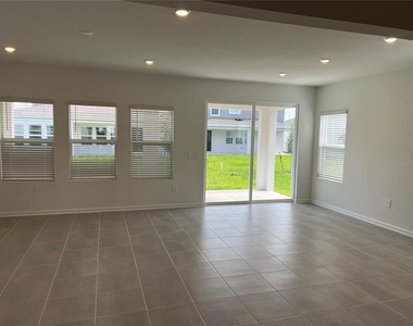 5590 Fiona Lane - Photo Thumbnail 11