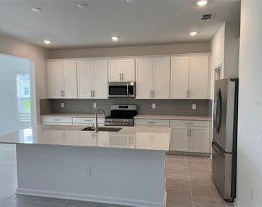 5590 Fiona Lane - Photo Thumbnail 8