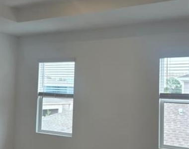 5617 Fiona Ln - Photo Thumbnail 6