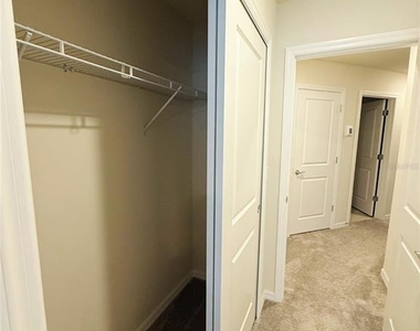 393 Meadowland Point - Photo Thumbnail 15
