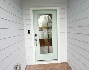393 Meadowland Point - Photo Thumbnail 1