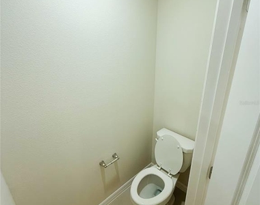 393 Meadowland Point - Photo Thumbnail 20