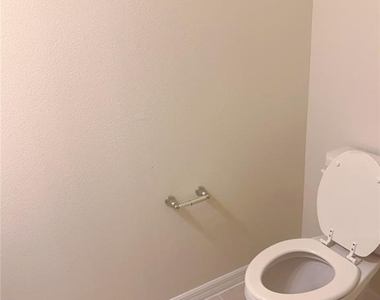 393 Meadowland Point - Photo Thumbnail 8