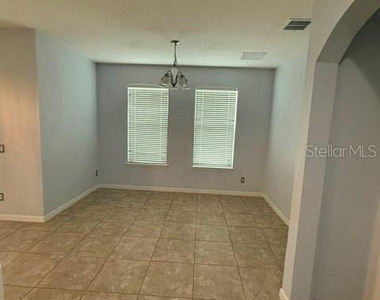 3817 Mt Vernon Way - Photo Thumbnail 7