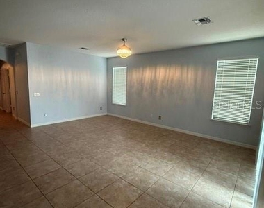 3817 Mt Vernon Way - Photo Thumbnail 9