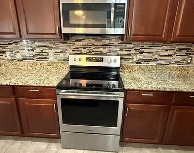 3817 Mt Vernon Way - Photo Thumbnail 5