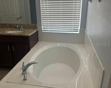 3817 Mt Vernon Way - Photo Thumbnail 12