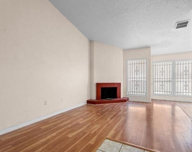 652 Saint Johns Court - Photo Thumbnail 2