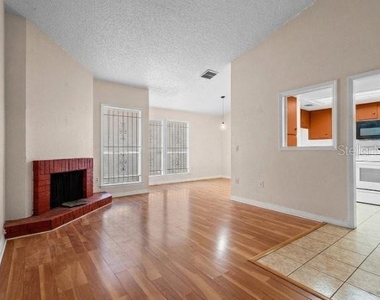 652 Saint Johns Court - Photo Thumbnail 3