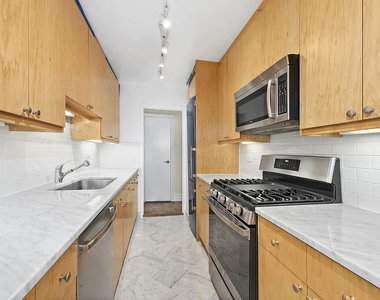420 East 79th Street - Photo Thumbnail 2