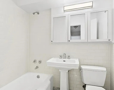 420 East 79th Street - Photo Thumbnail 4