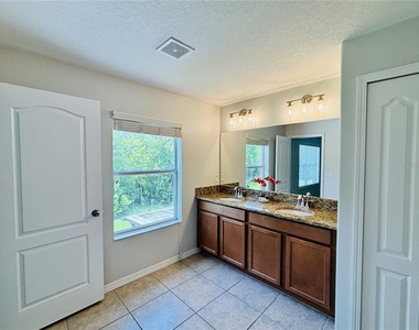 11155 Savannah Landing Circle - Photo Thumbnail 23