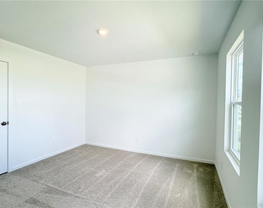 583 Artemis Street - Photo Thumbnail 9