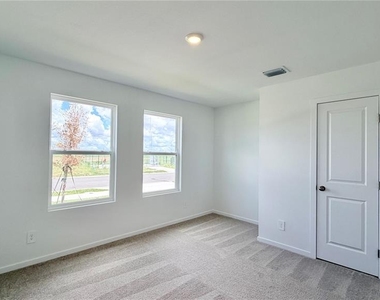 583 Artemis Street - Photo Thumbnail 7