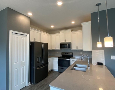 1218 Payne Stewart Drive - Photo Thumbnail 8