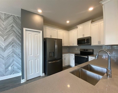 1218 Payne Stewart Drive - Photo Thumbnail 9