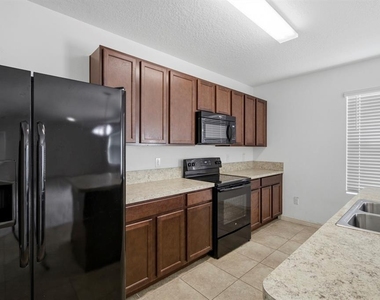 16604 Broadford Lane - Photo Thumbnail 9
