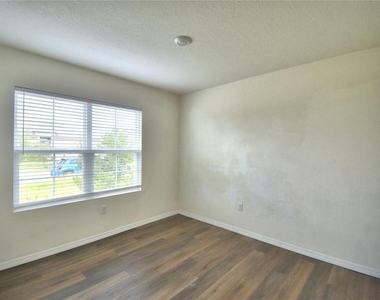 5628 Siltstone Street - Photo Thumbnail 9