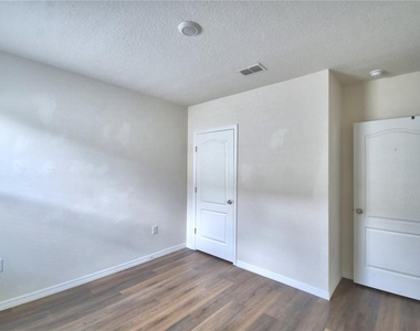 5628 Siltstone Street - Photo Thumbnail 15