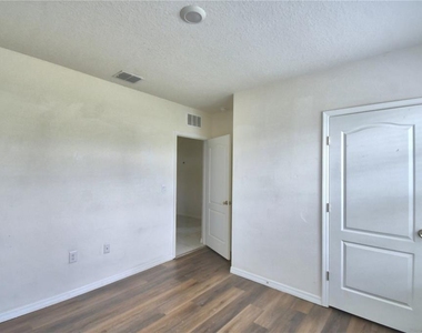 5628 Siltstone Street - Photo Thumbnail 11