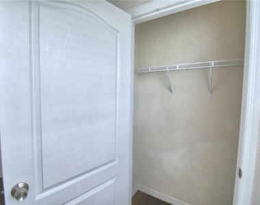 5628 Siltstone Street - Photo Thumbnail 12